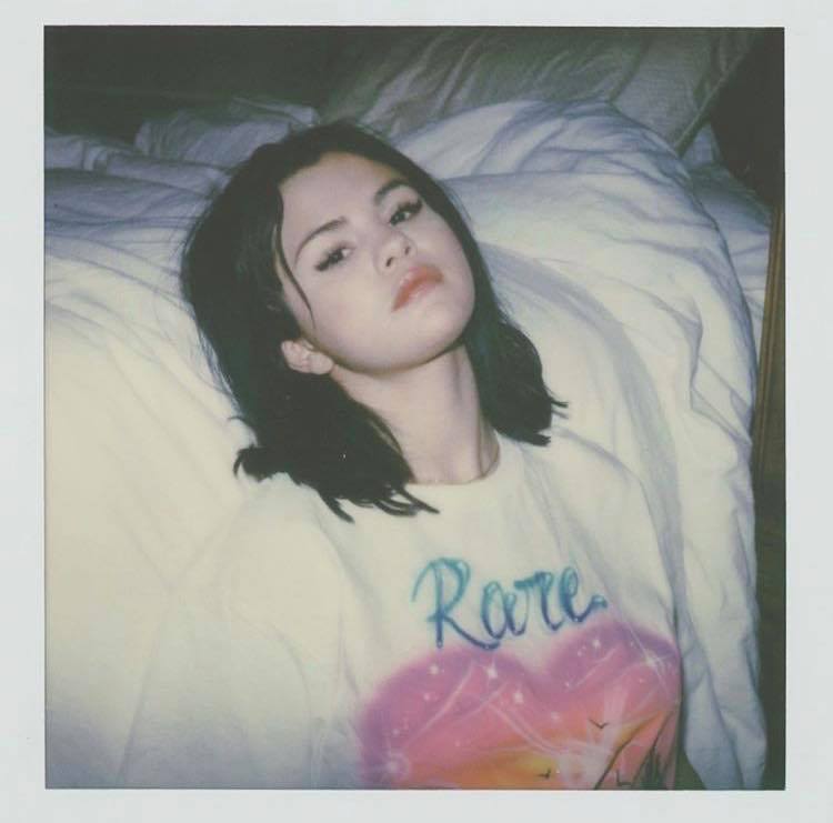 selena-gomez-rare
